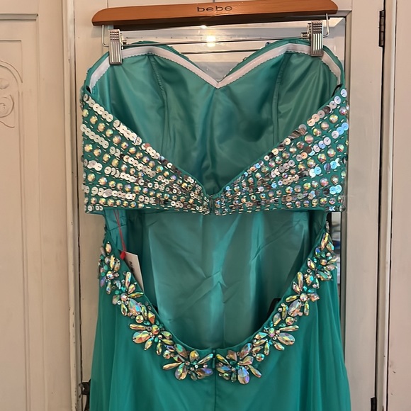 Strapless Alyce Paris Homecoming Winter Formal Prom Dress - Picture 5 of 12